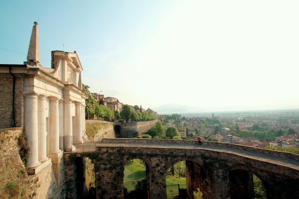 Cabinovia Monte Poieto: il tuo accesso alle meraviglie naturali di Bergamo